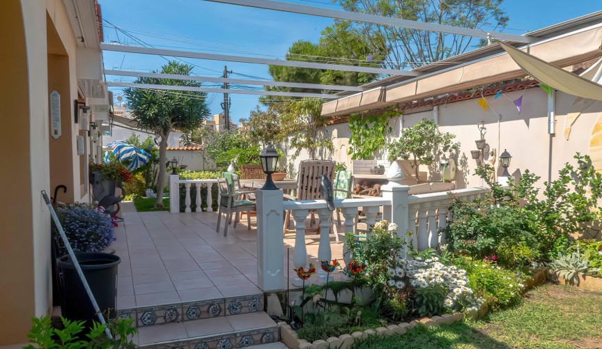 Återförsäljning - Villa -
Torrevieja - Costa Blanca