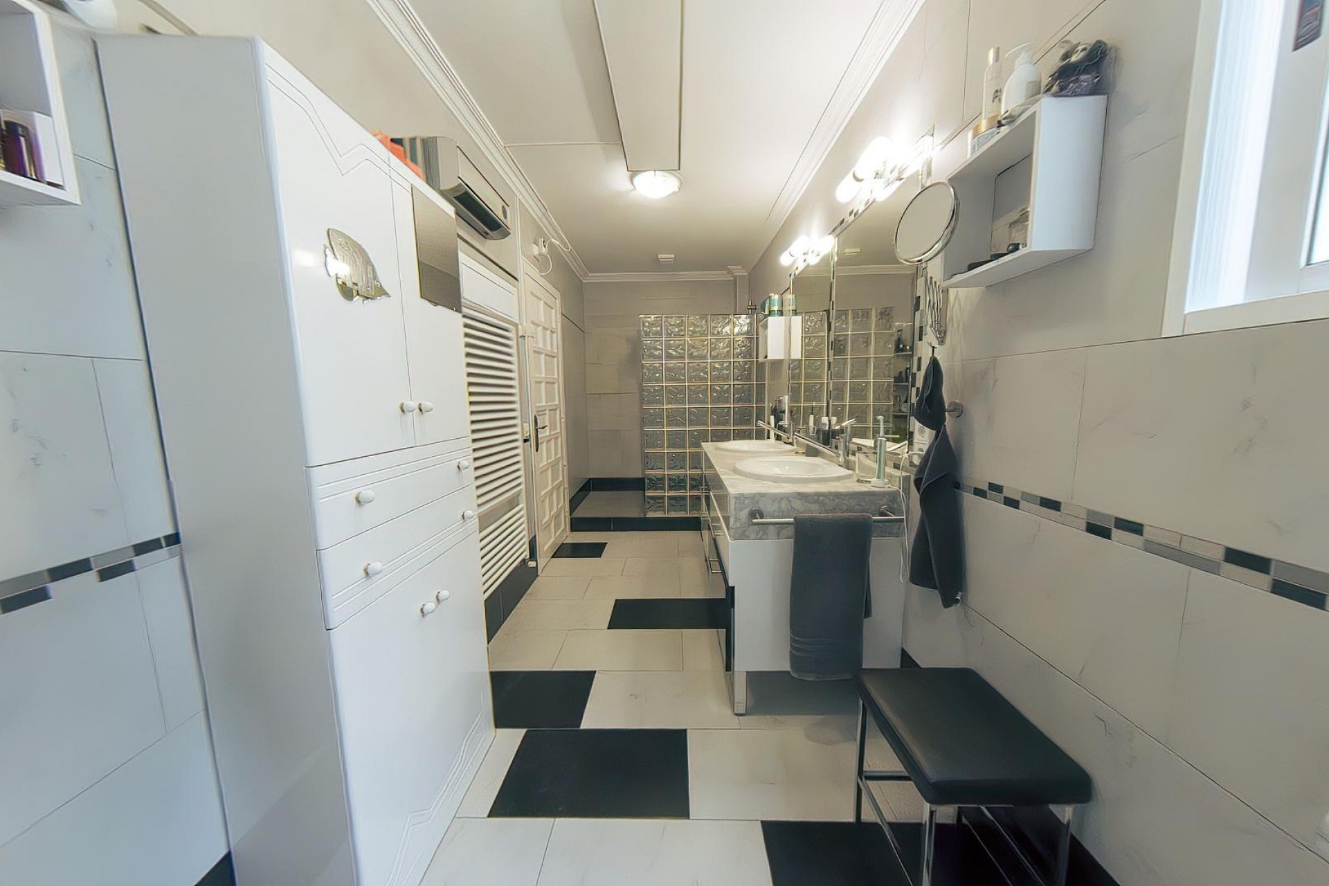 Återförsäljning - Villa -
Torrevieja - Costa Blanca