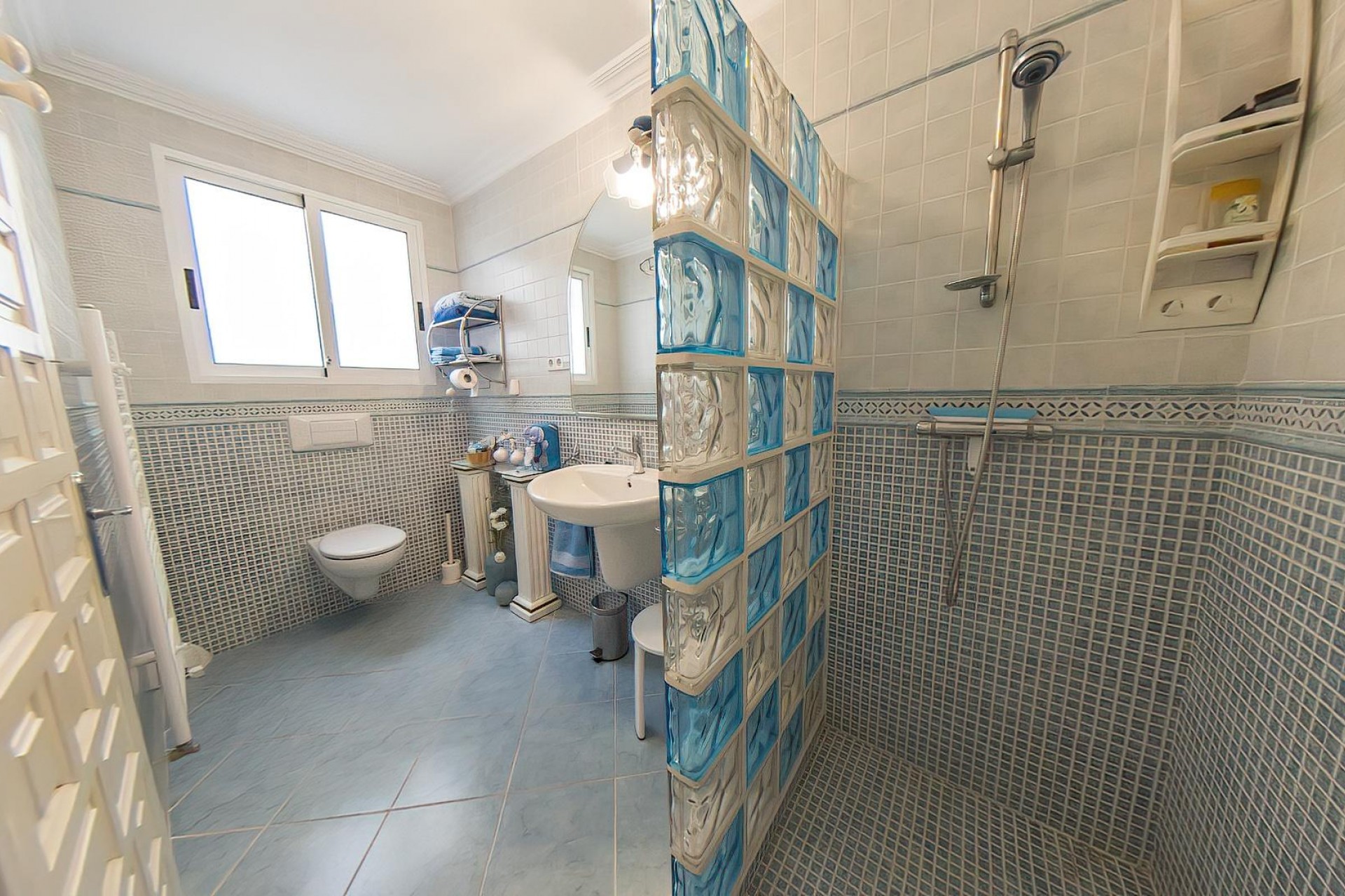 Återförsäljning - Villa -
Torrevieja - Costa Blanca