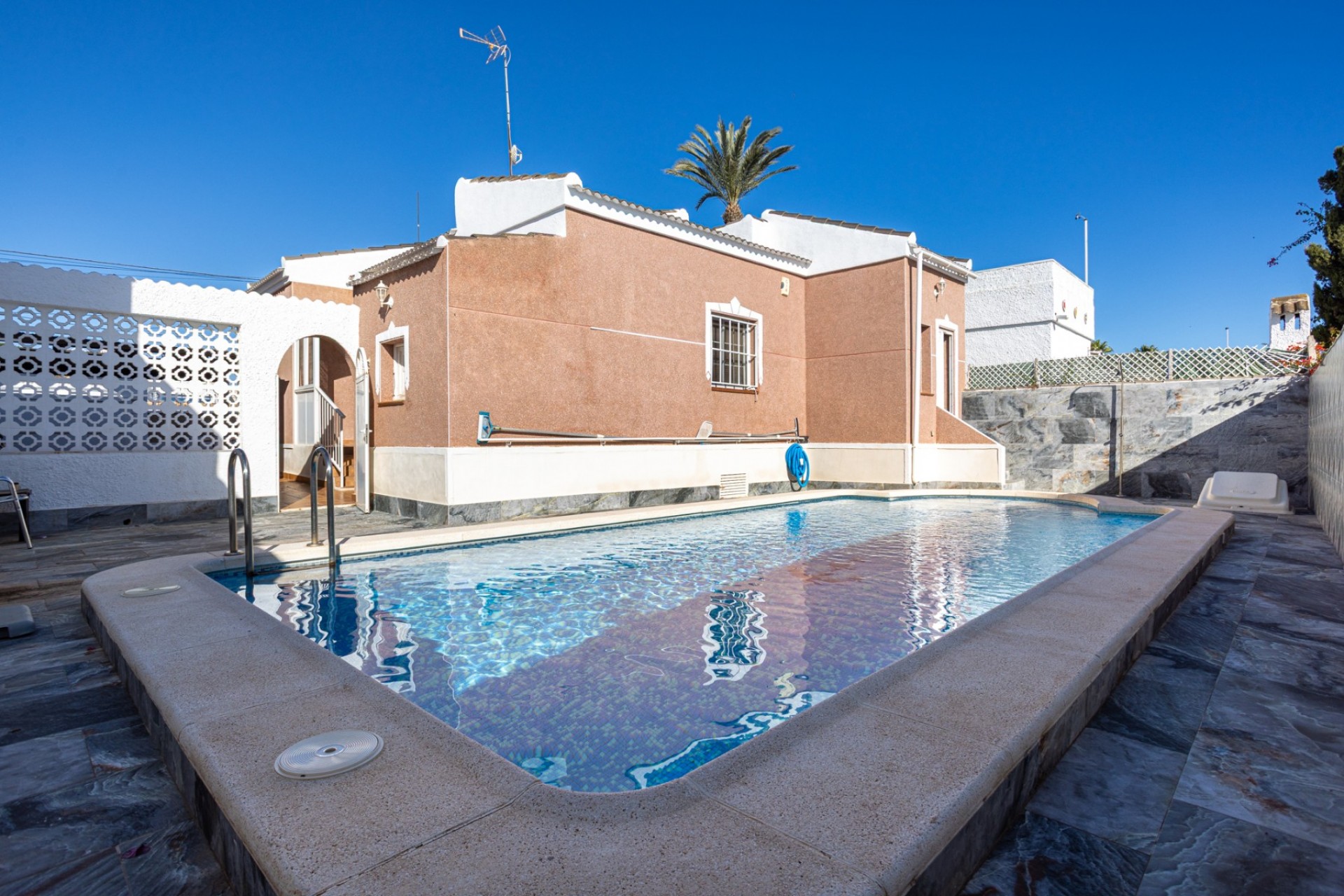 Återförsäljning - Villa -
Torrevieja - Costa Blanca