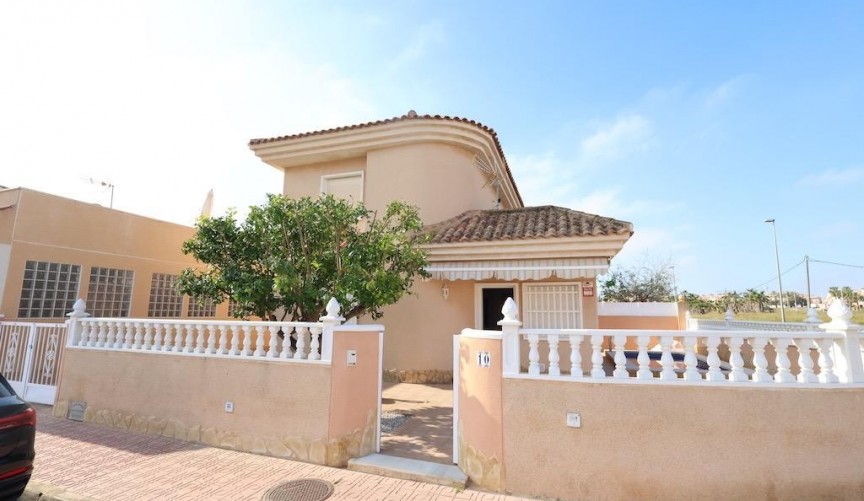 Återförsäljning - Villa -
Torrevieja - Costa Blanca