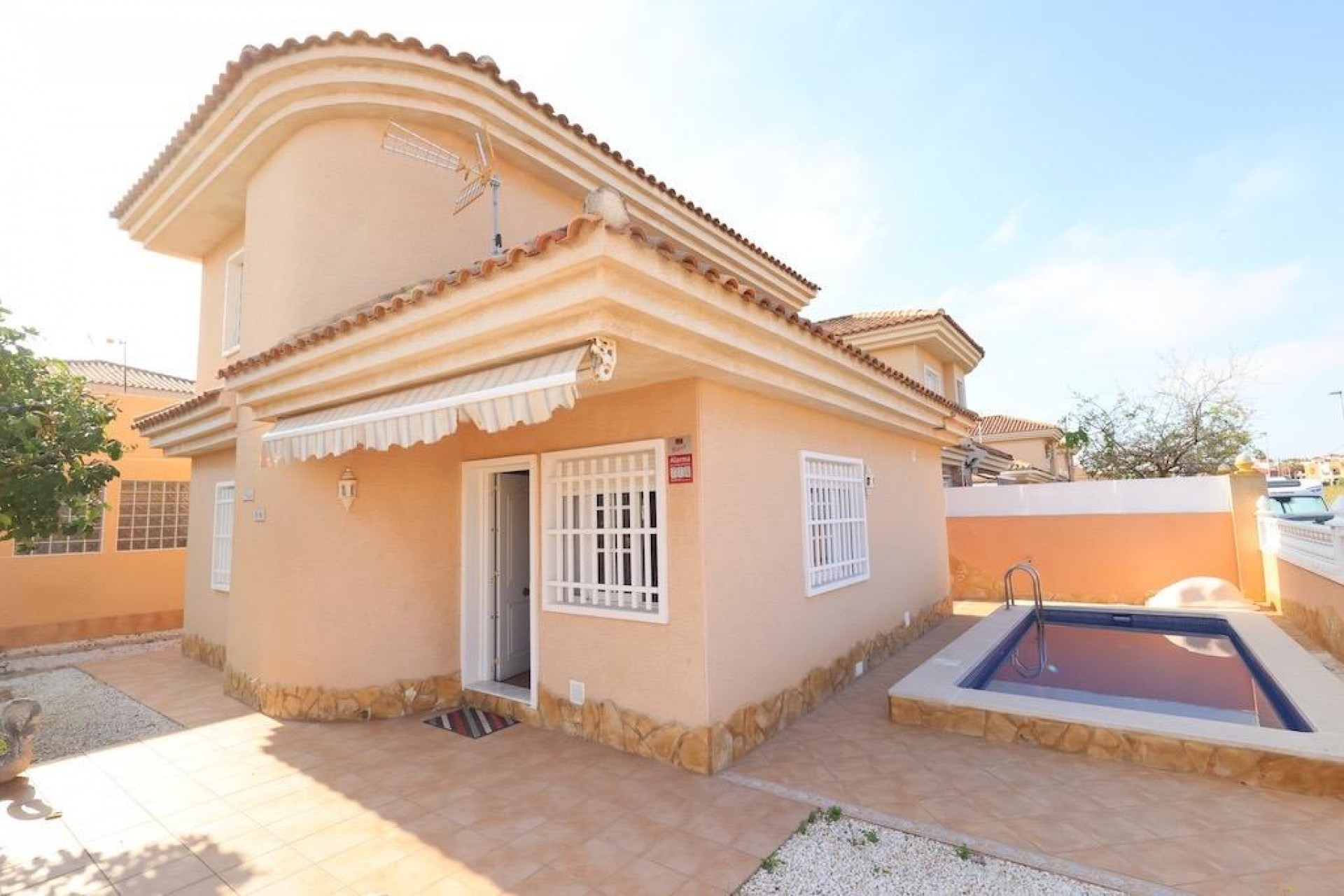 Återförsäljning - Villa -
Torrevieja - Costa Blanca