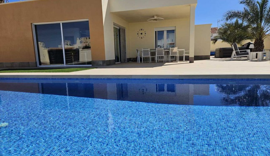 Återförsäljning - Villa -
Torrevieja - Costa Blanca