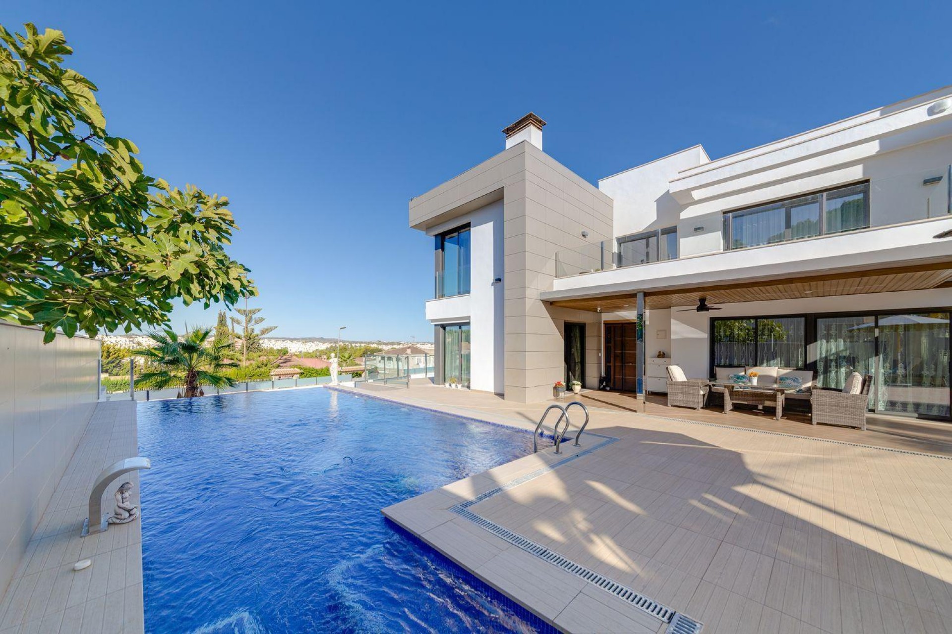 Återförsäljning - Villa -
Torrevieja - Costa Blanca