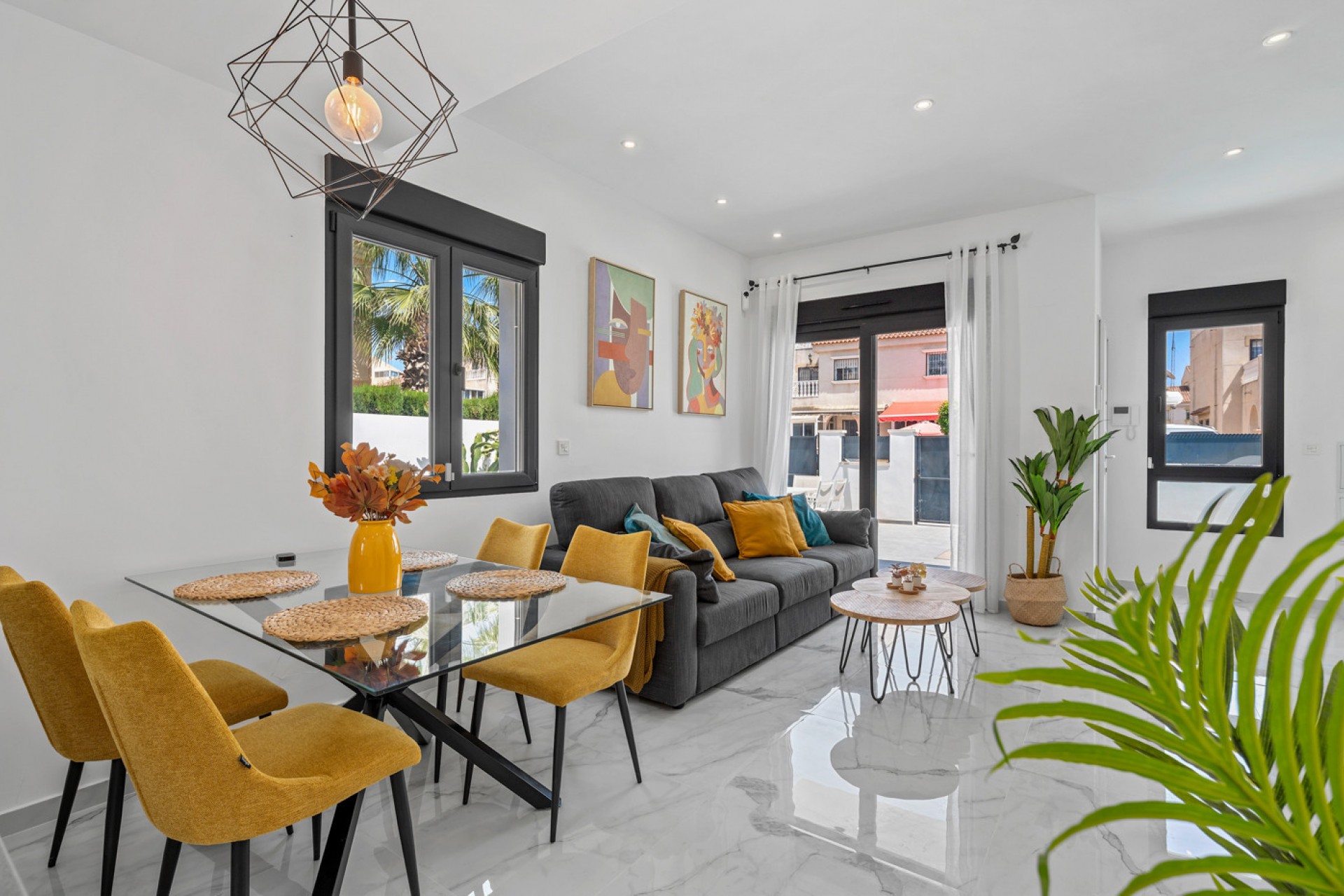 Återförsäljning - Villa -
Torrevieja - Costa Blanca