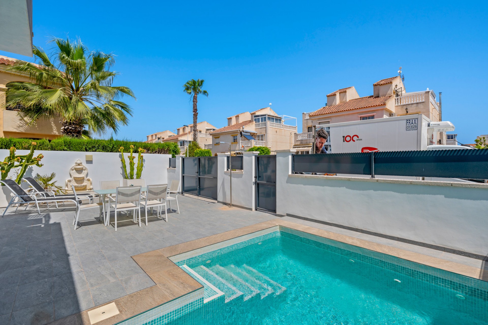 Återförsäljning - Villa -
Torrevieja - Costa Blanca
