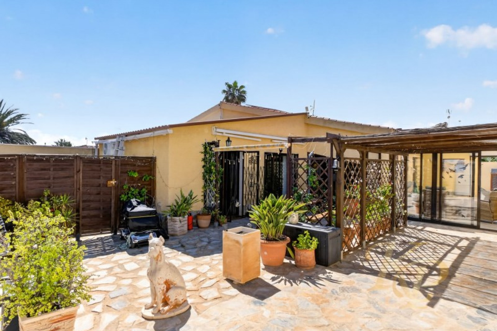 Återförsäljning - Villa -
Torrevieja - Costa Blanca