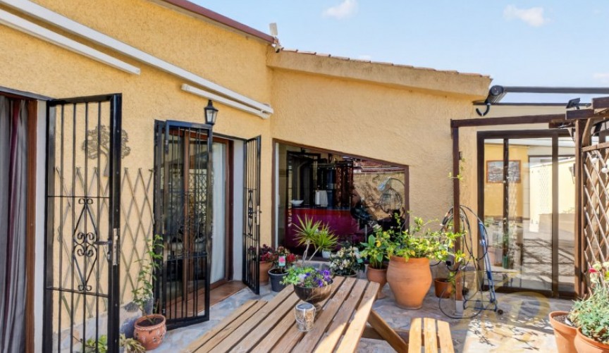 Återförsäljning - Villa -
Torrevieja - Costa Blanca