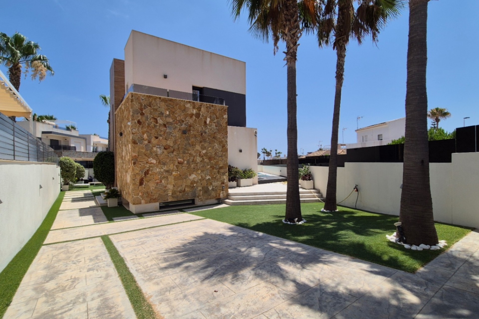 Återförsäljning - Villa -
Torrevieja - Costa Blanca