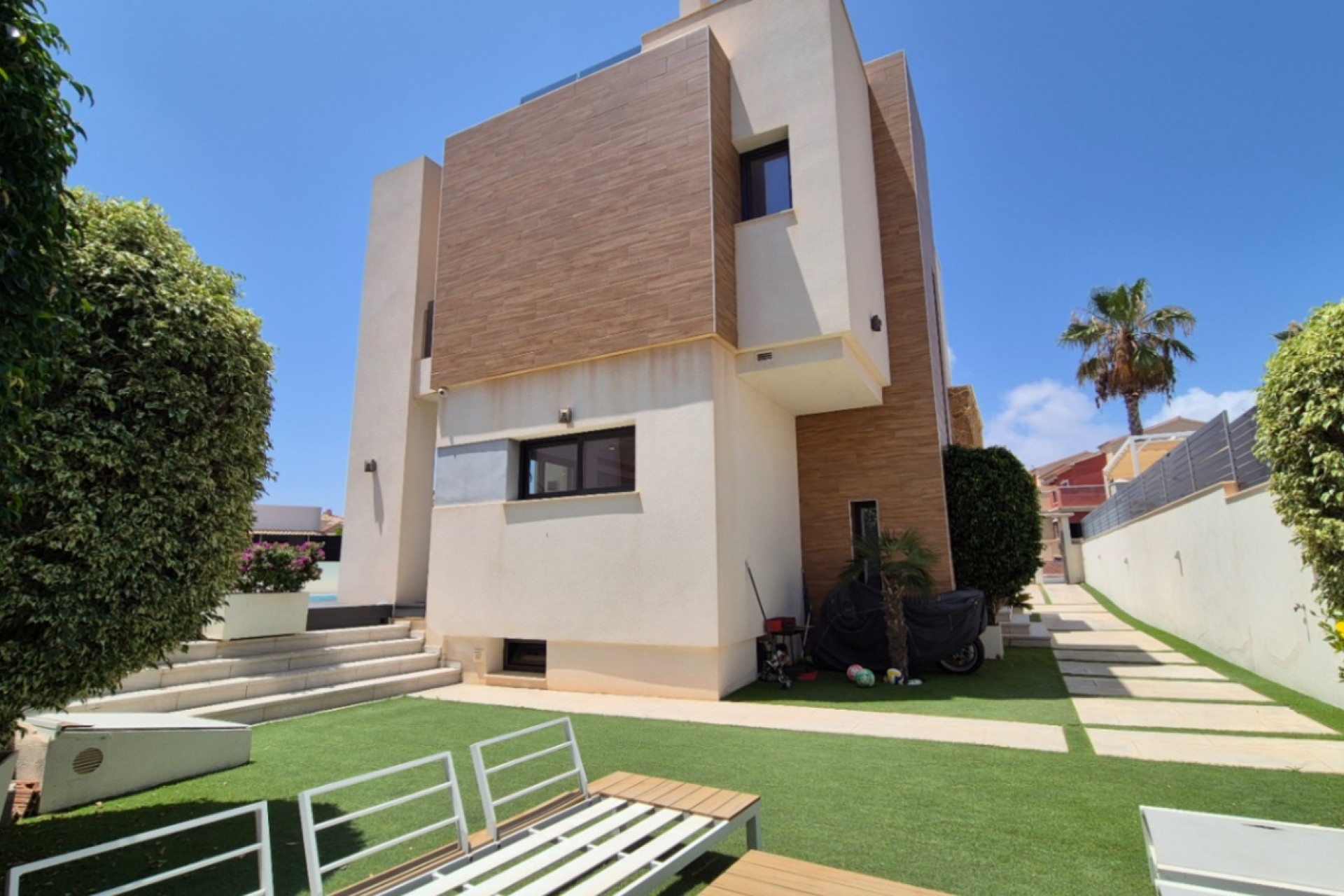 Återförsäljning - Villa -
Torrevieja - Costa Blanca