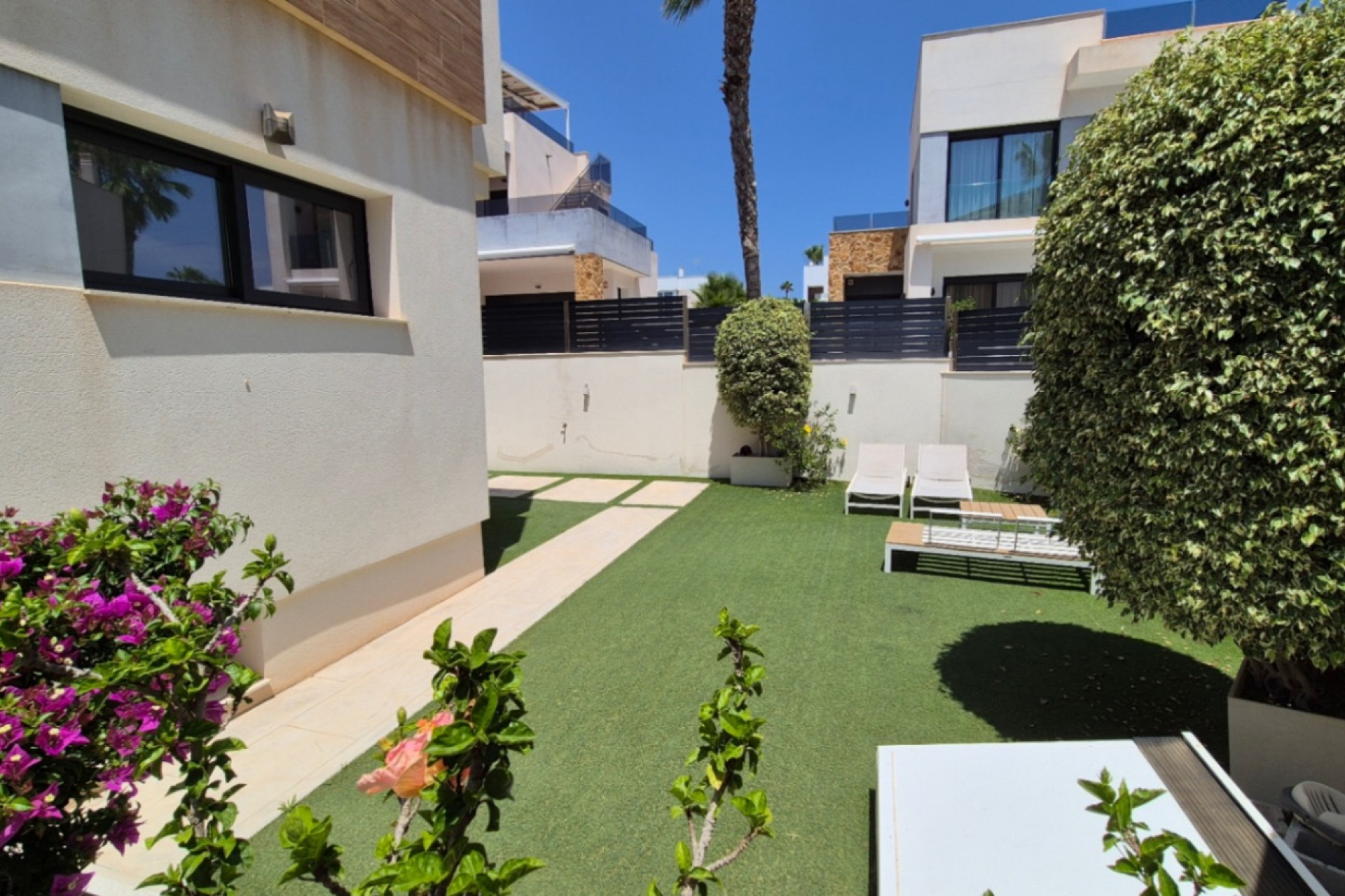 Återförsäljning - Villa -
Torrevieja - Costa Blanca