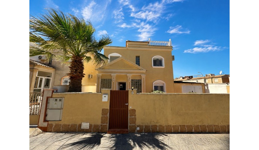Återförsäljning - Villa -
Torrevieja - Costa Blanca