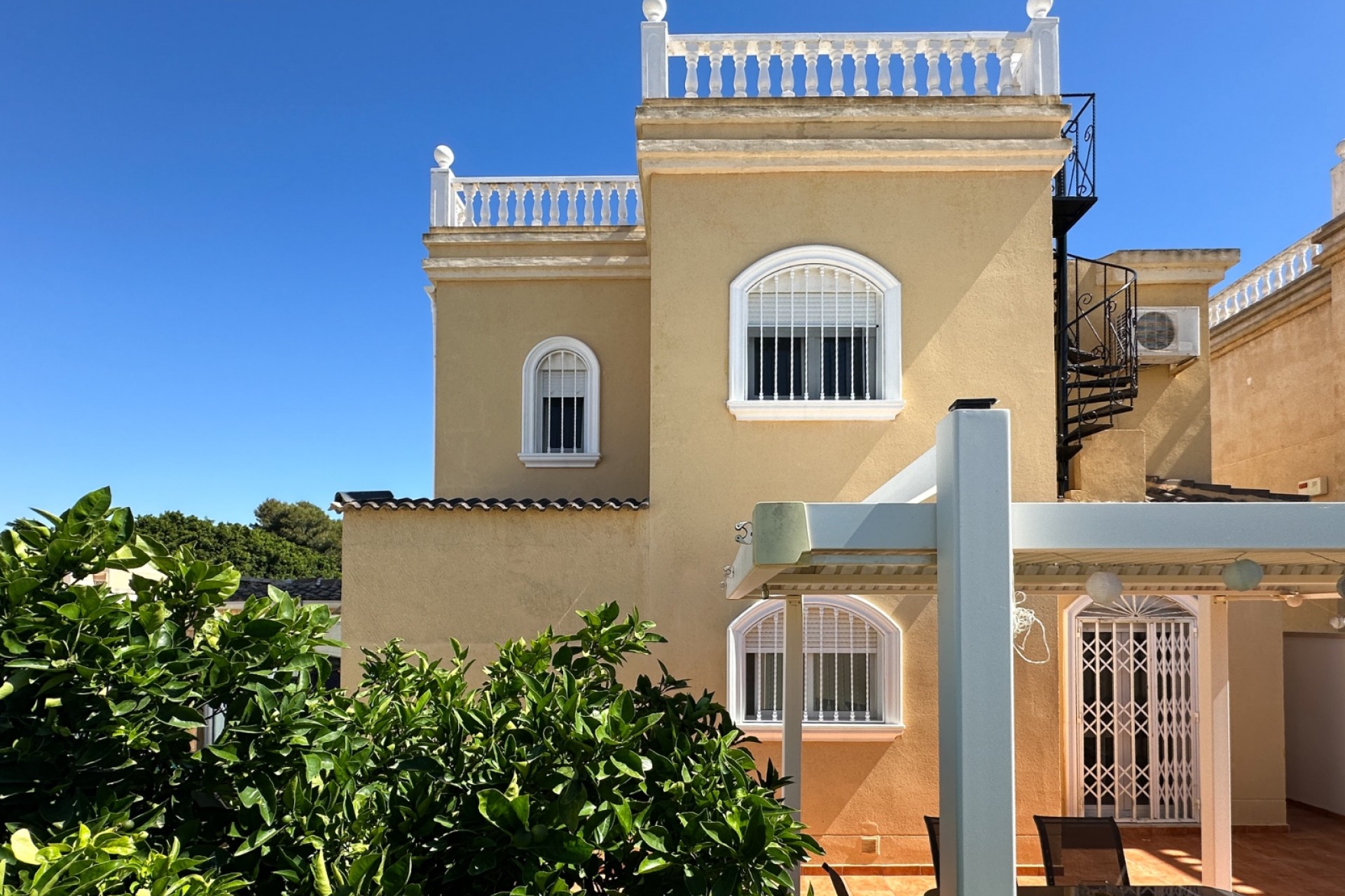 Återförsäljning - Villa -
Torrevieja - Costa Blanca