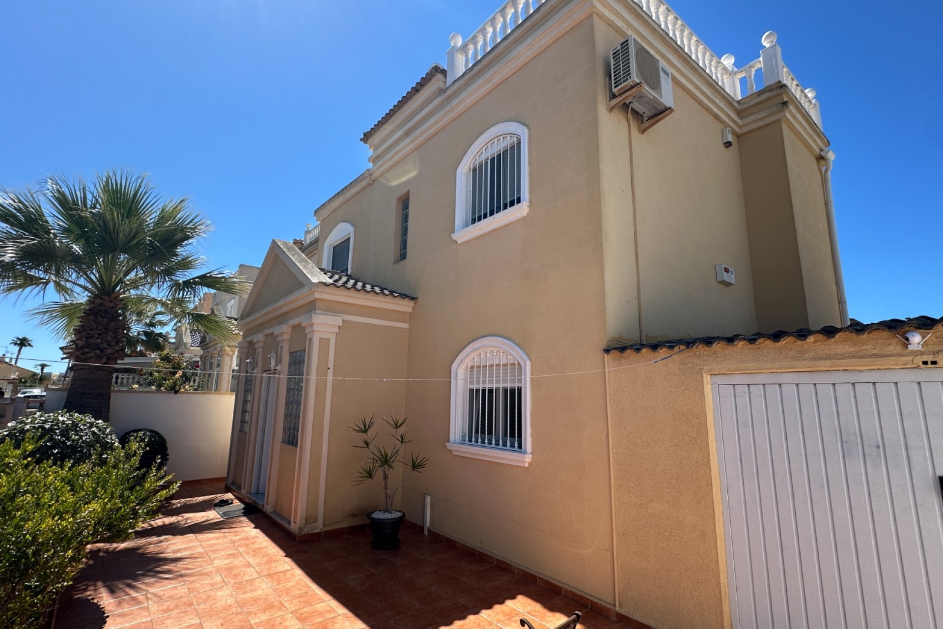 Återförsäljning - Villa -
Torrevieja - Costa Blanca