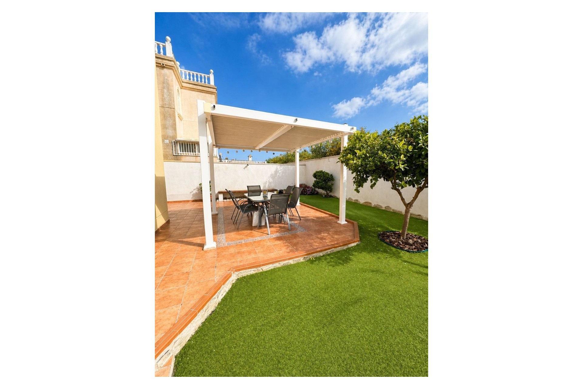 Återförsäljning - Villa -
Torrevieja - Costa Blanca