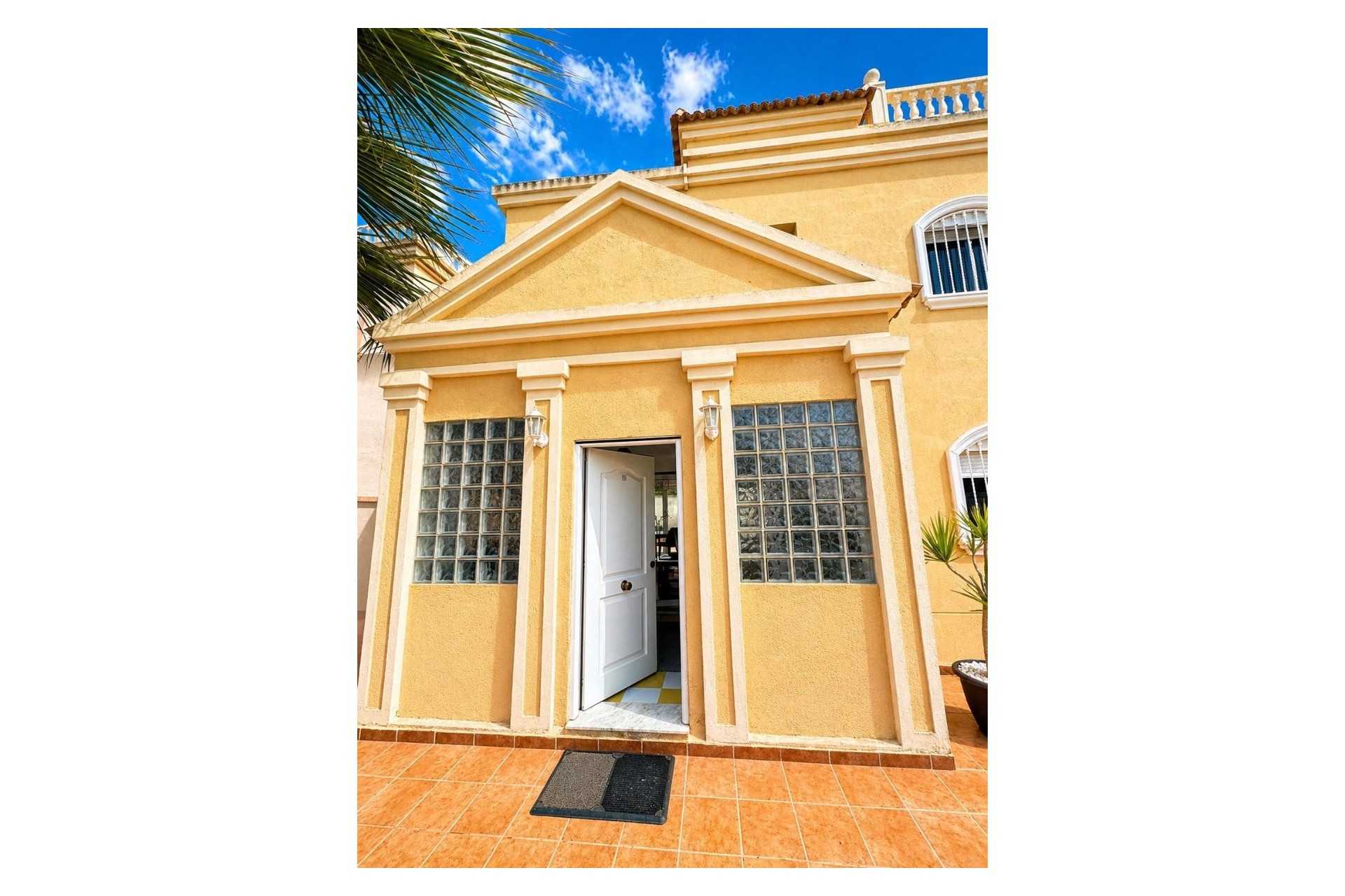 Återförsäljning - Villa -
Torrevieja - Costa Blanca