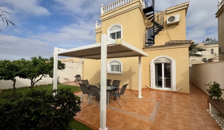 Återförsäljning - Villa -
Torrevieja - Costa Blanca