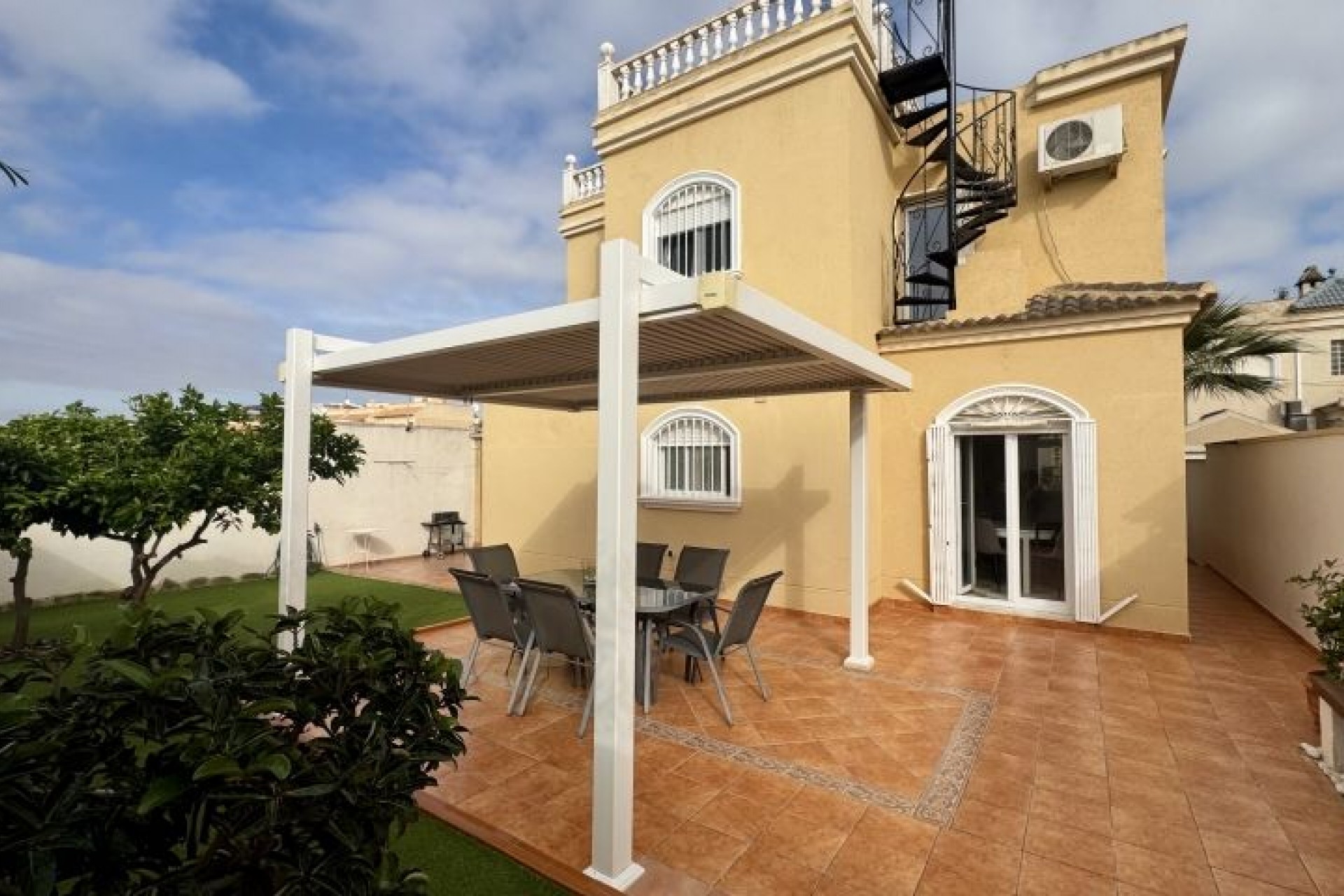 Återförsäljning - Villa -
Torrevieja - Costa Blanca