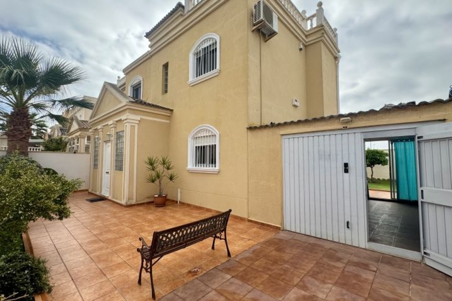 Återförsäljning - Villa -
Torrevieja - Costa Blanca