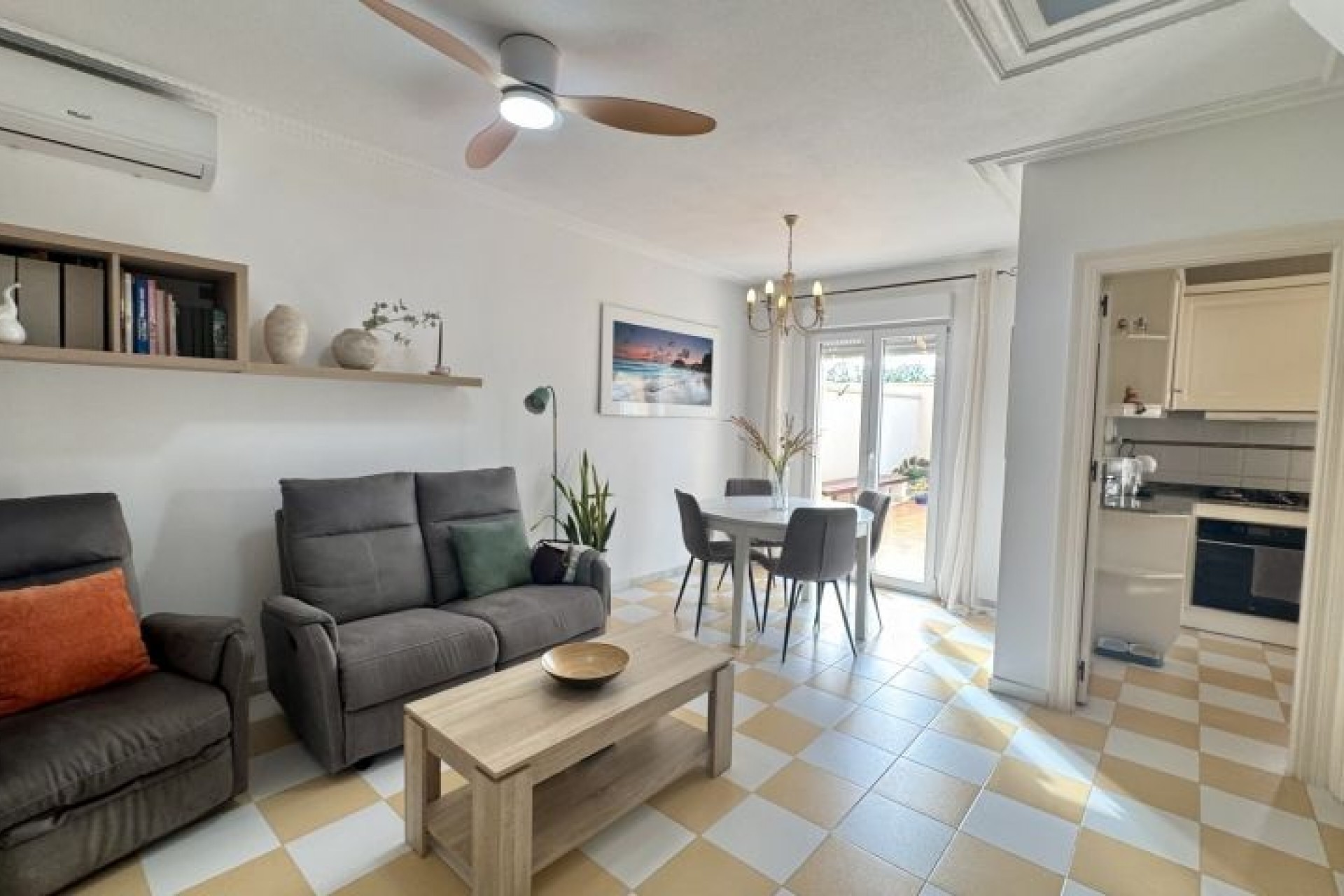 Återförsäljning - Villa -
Torrevieja - Costa Blanca
