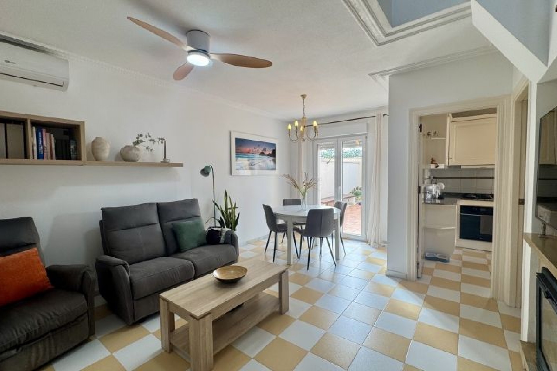 Återförsäljning - Villa -
Torrevieja - Costa Blanca