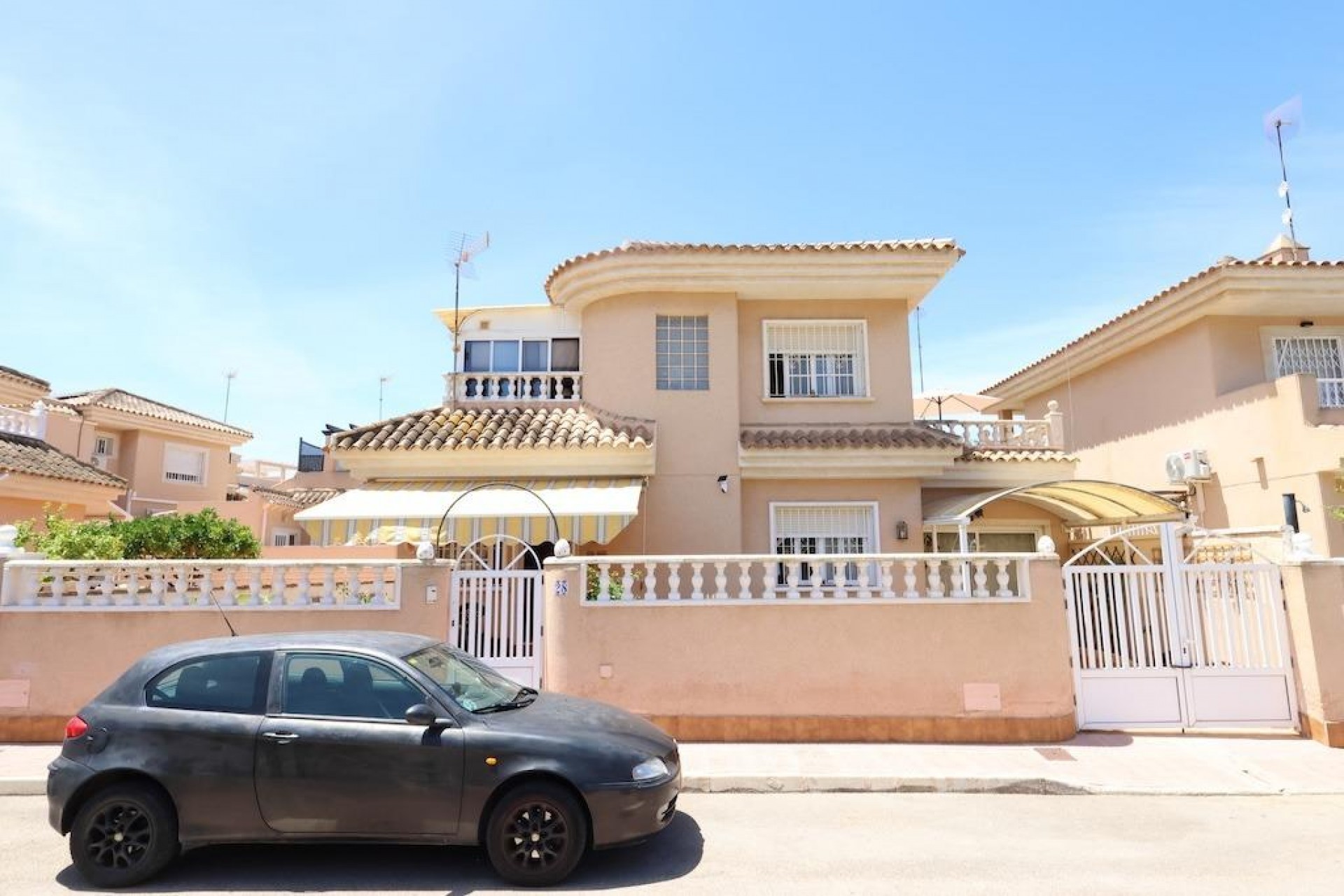Återförsäljning - Villa -
Torrevieja - Costa Blanca