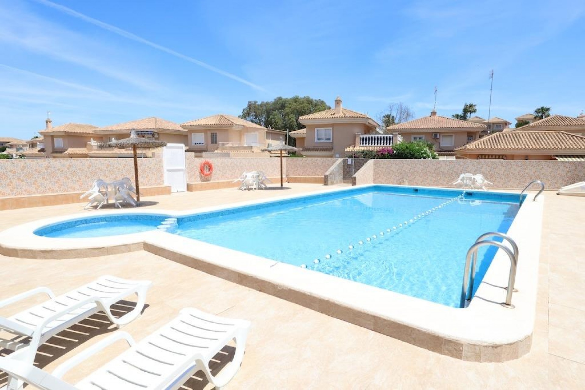 Återförsäljning - Villa -
Torrevieja - Costa Blanca