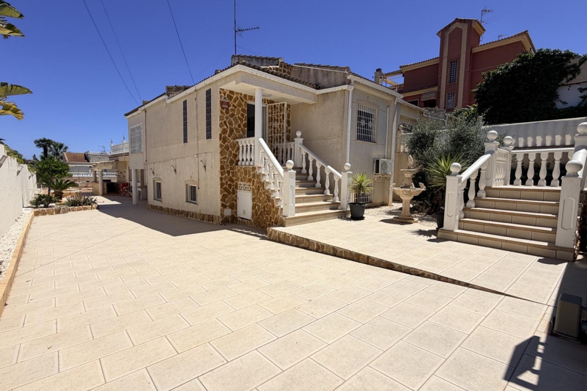 Återförsäljning - Villa -
Torrevieja - Costa Blanca