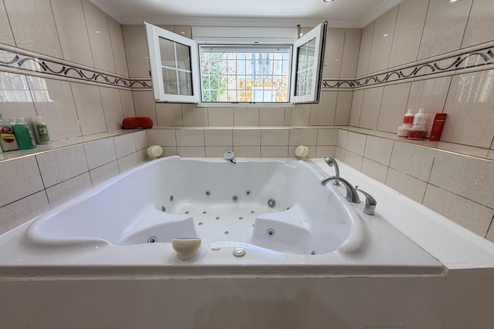 Återförsäljning - Villa -
Torrevieja - Costa Blanca