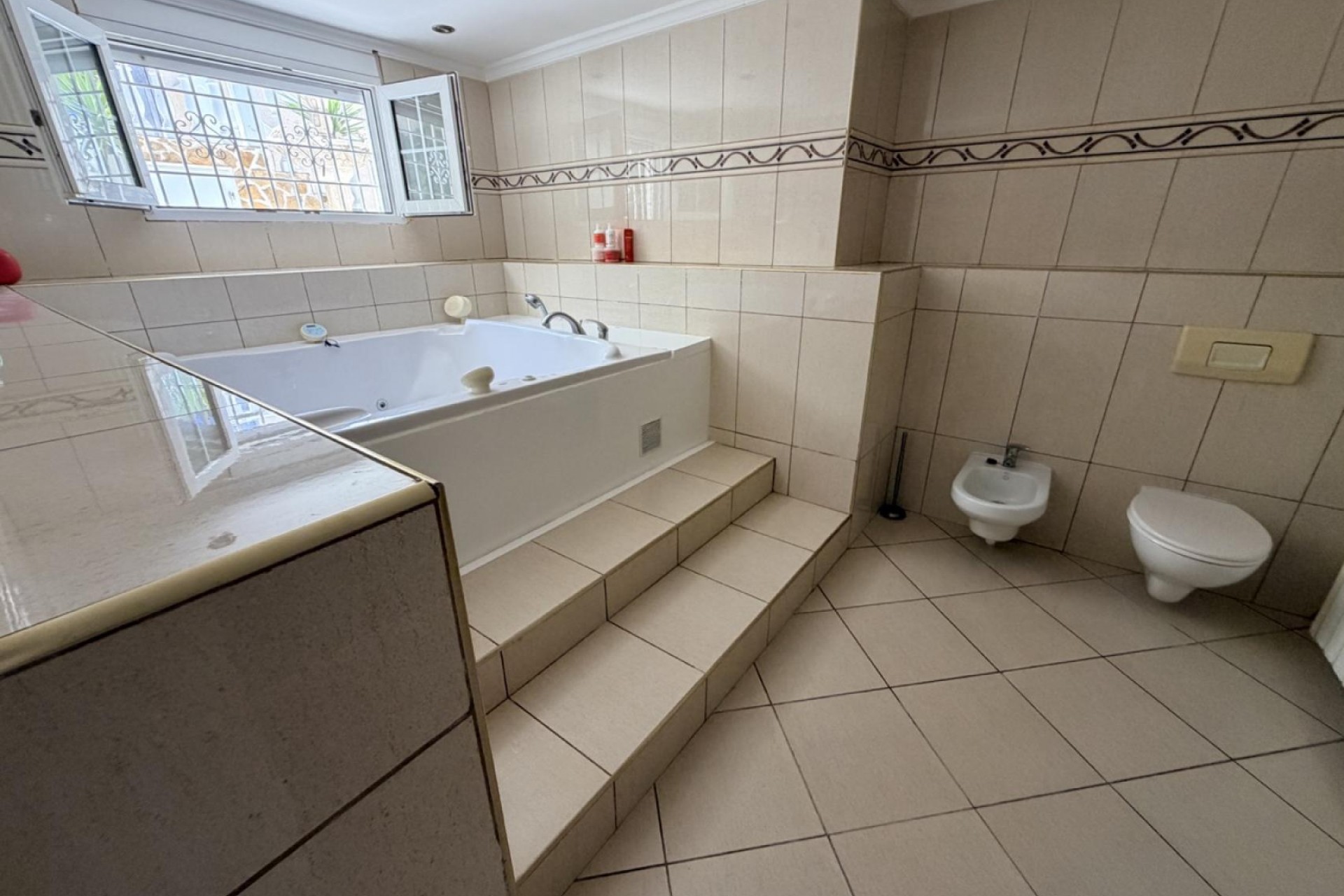 Återförsäljning - Villa -
Torrevieja - Costa Blanca