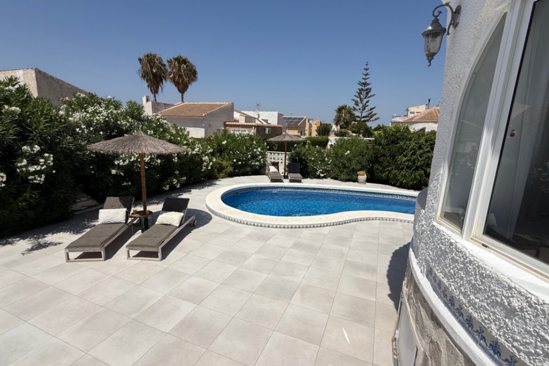 Återförsäljning - Villa -
Torrevieja - Costa Blanca