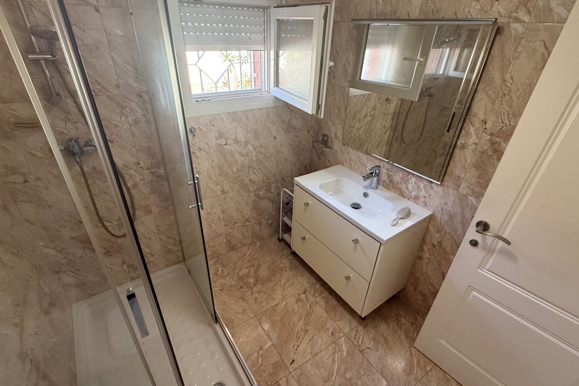 Återförsäljning - Villa -
Torrevieja - Costa Blanca