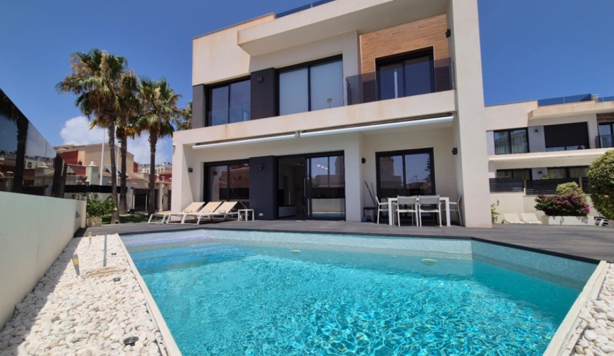 Återförsäljning - Villa -
Torrevieja - Costa Blanca