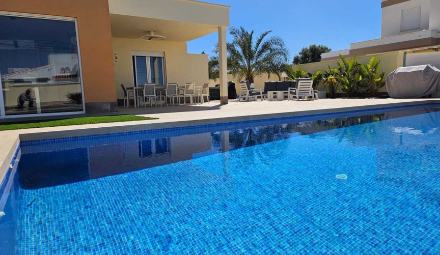 Återförsäljning - Villa -
Torrevieja - Costa Blanca