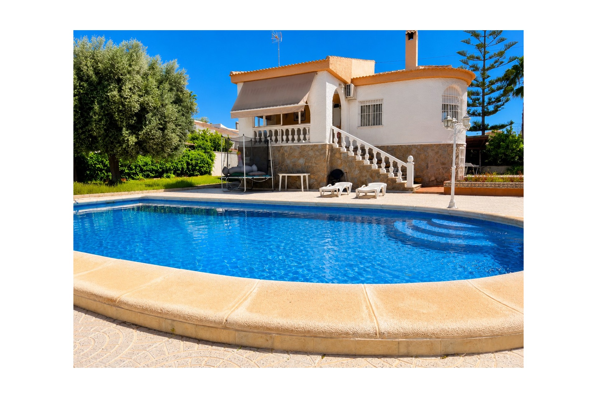 Återförsäljning - Villa -
Torrevieja - Costa Blanca