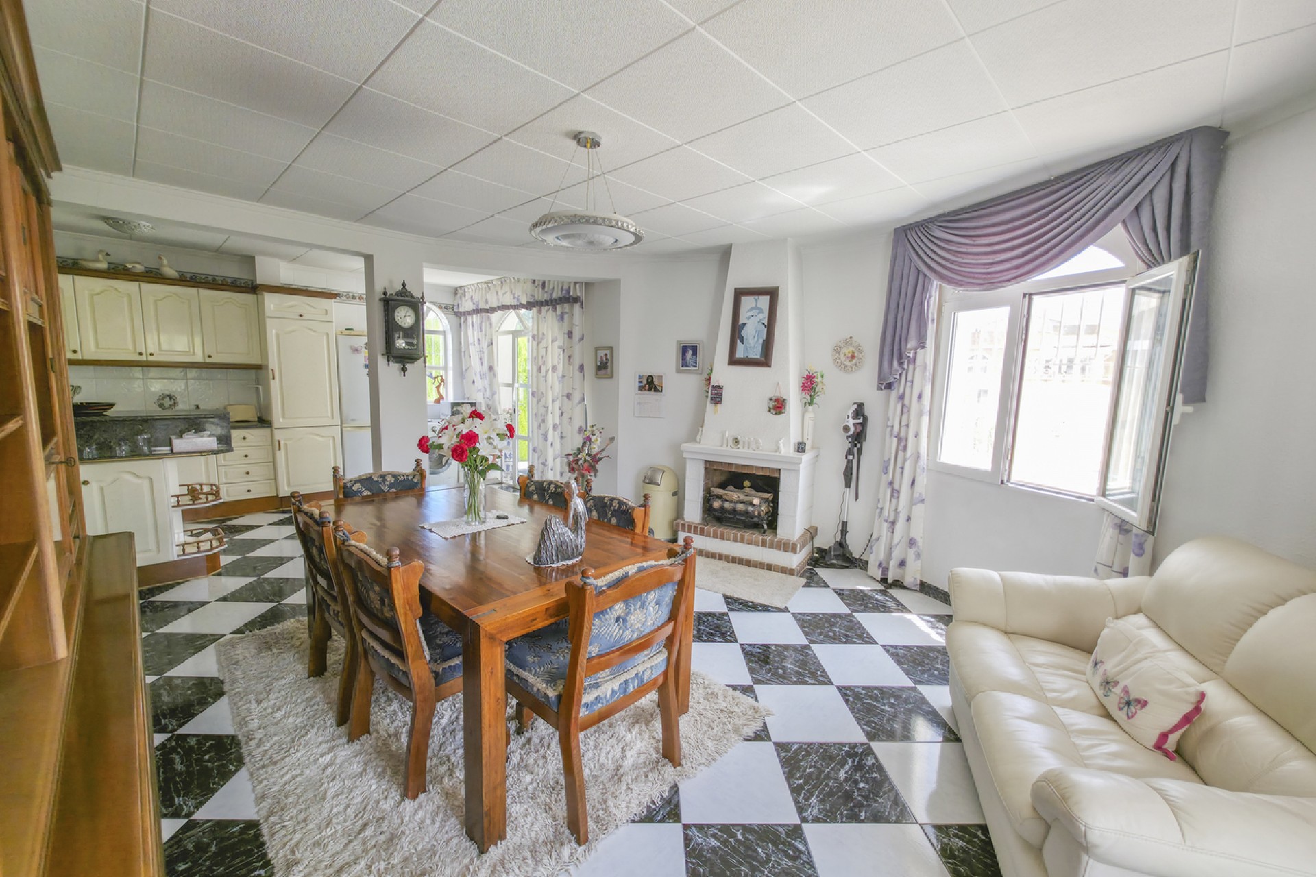 Återförsäljning - Villa -
Torrevieja - Costa Blanca