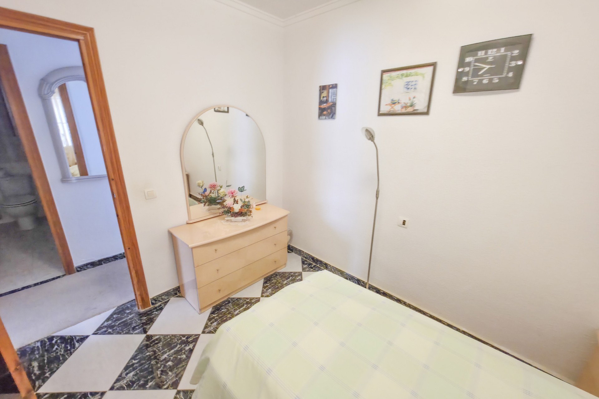 Återförsäljning - Villa -
Torrevieja - Costa Blanca