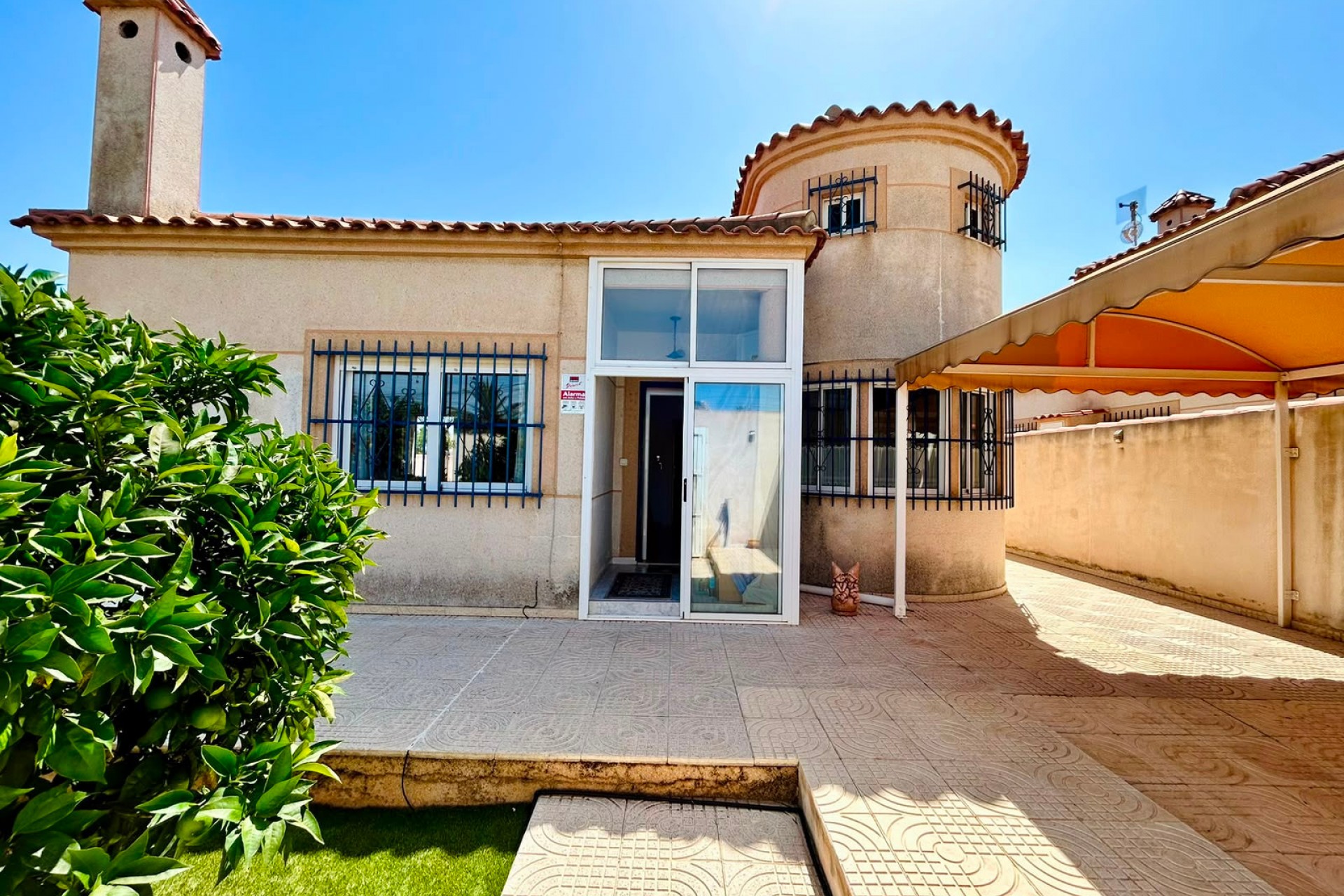 Återförsäljning - Villa -
Torrevieja - Costa Blanca