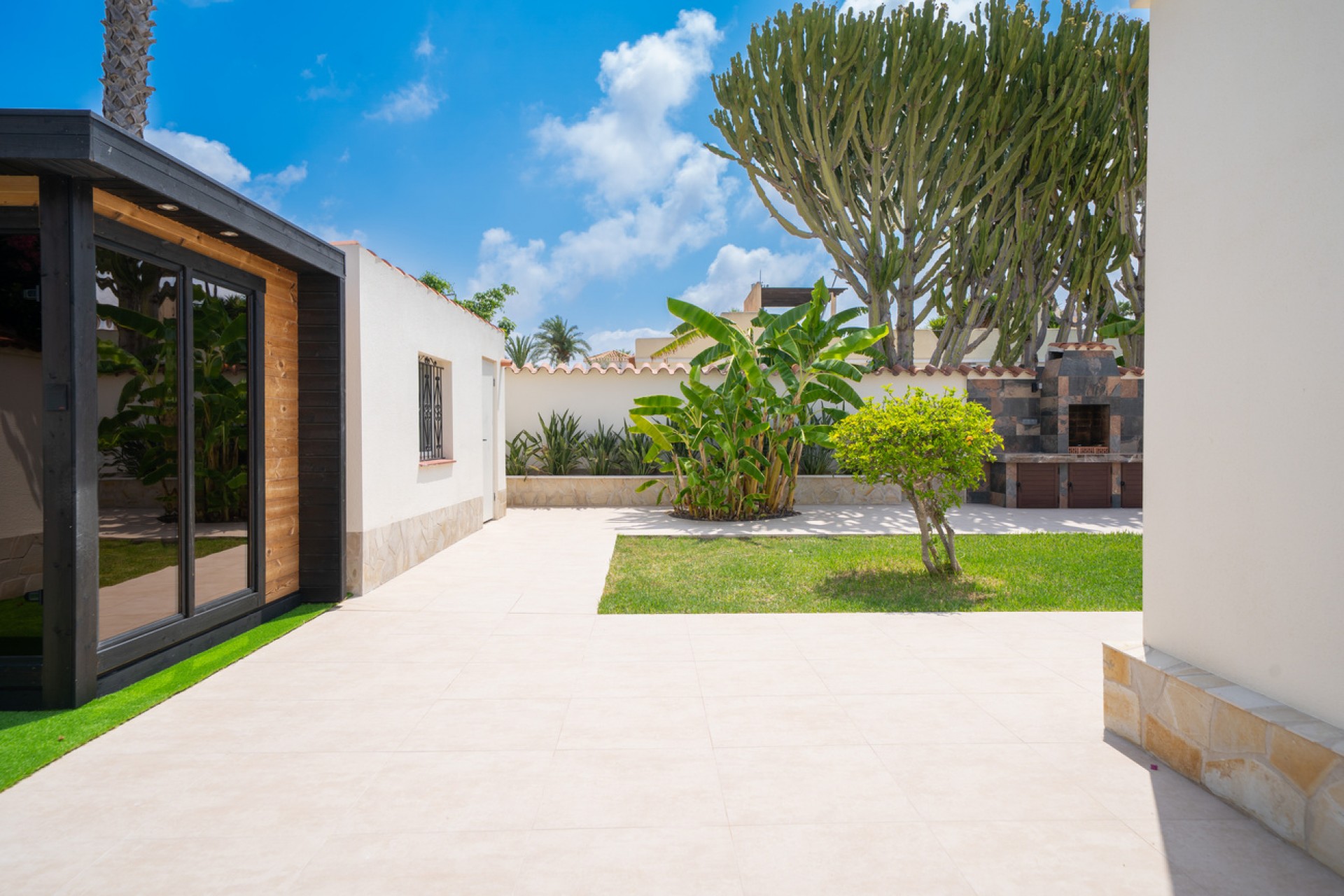Återförsäljning - Villa -
Torrevieja - Costa Blanca