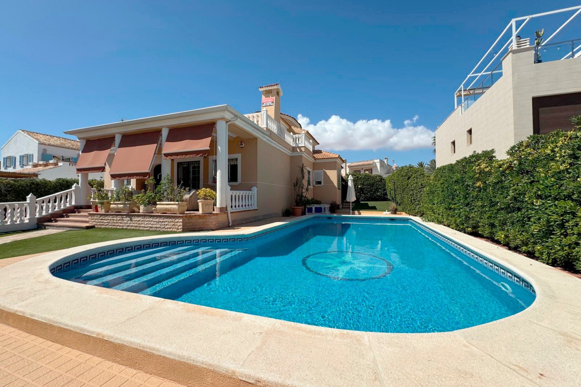 Återförsäljning - Villa -
Torrevieja - Costa Blanca