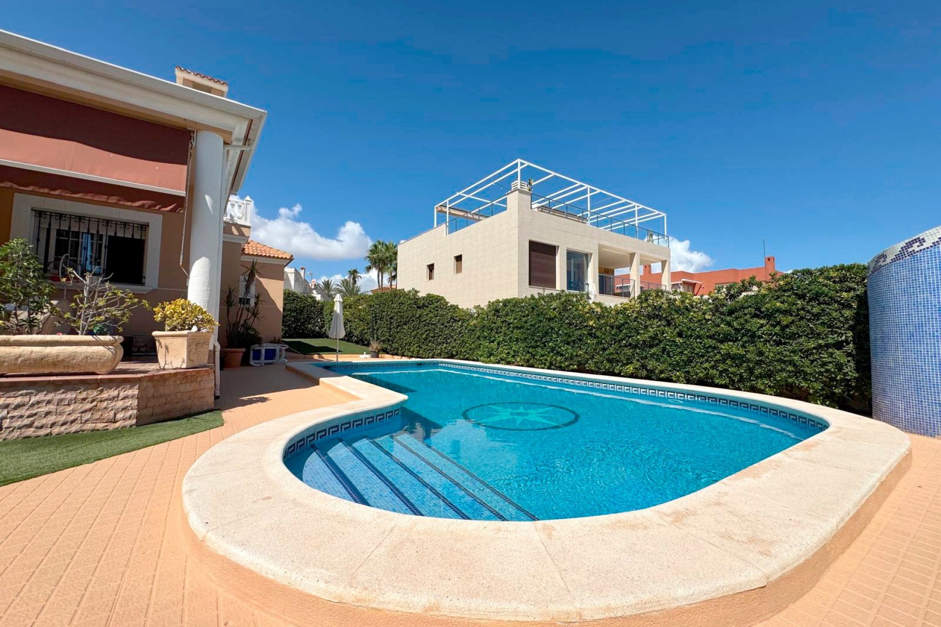 Återförsäljning - Villa -
Torrevieja - Costa Blanca