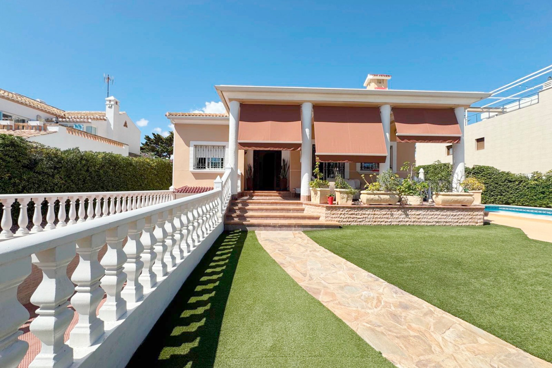 Återförsäljning - Villa -
Torrevieja - Costa Blanca