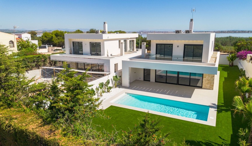 Återförsäljning - Villa -
Torrevieja - Costa Blanca