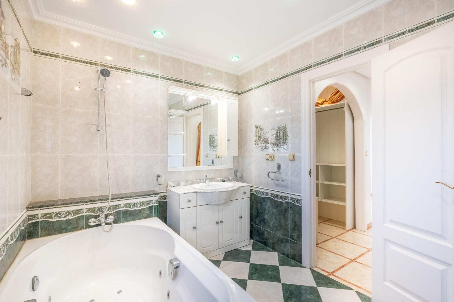 Återförsäljning - Villa -
Torrevieja - El Chaparral