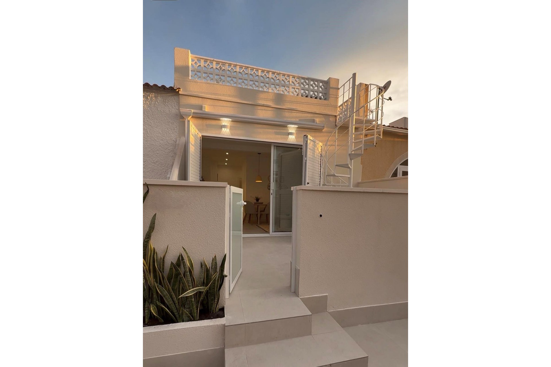 Återförsäljning - Villa -
Torrevieja - El Chaparral