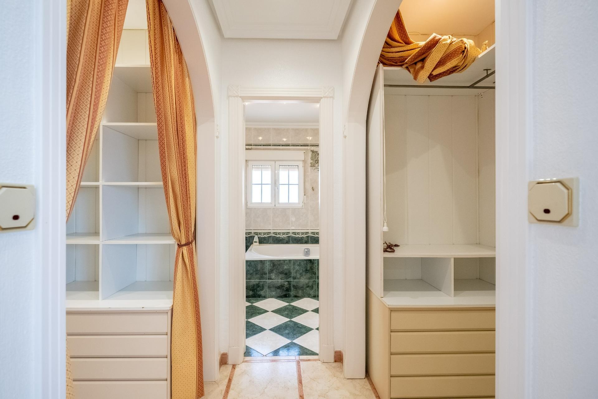 Återförsäljning - Villa -
Torrevieja - El Chaparral