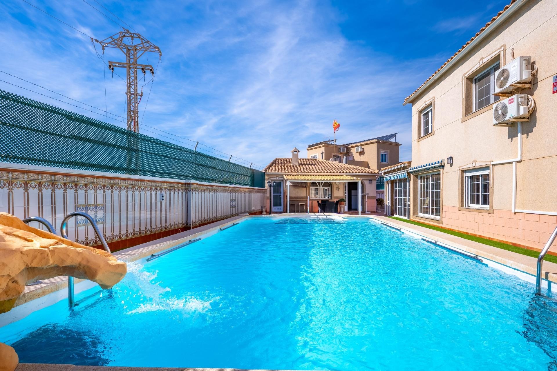 Återförsäljning - Villa -
Torrevieja - El Chaparral