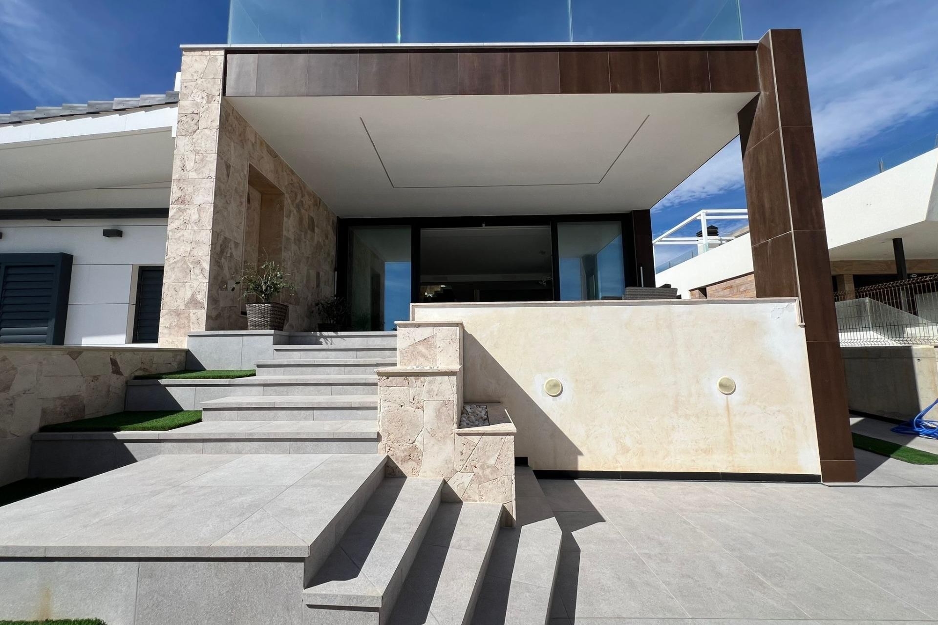 Återförsäljning - Villa -
Torrevieja - La Mata