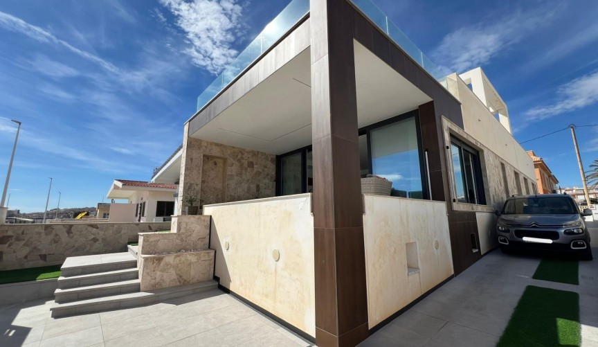 Återförsäljning - Villa -
Torrevieja - La Mata