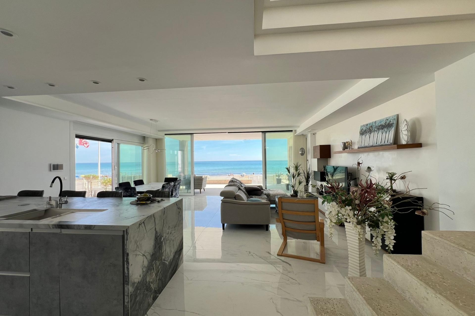 Återförsäljning - Villa -
Torrevieja - La Mata